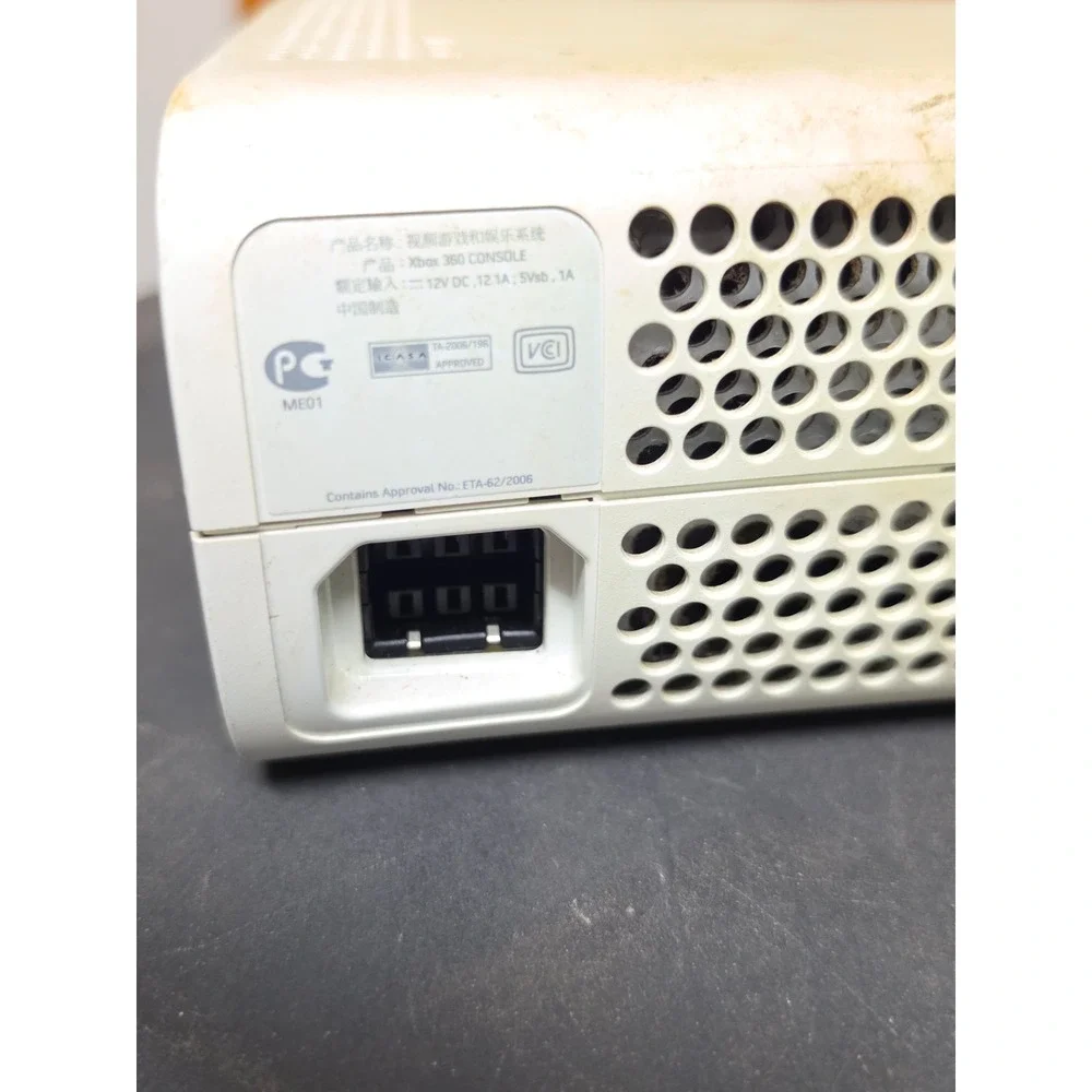 Microsoft Xbox 360 Console White HDMI 2008-11-22 For Parts or Repair